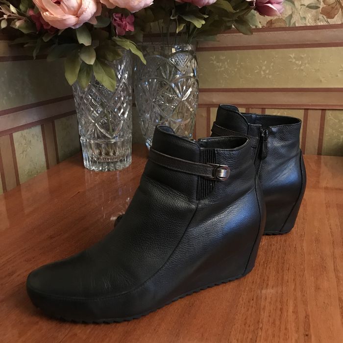 Продаю женские полуботинки