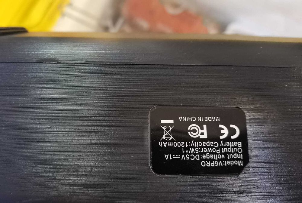 Boxa portabila Bluetooth V6 PRO, Radio FM, autonomie 4 ore, negru