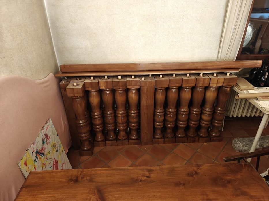 Продавам солиден дървен парапет