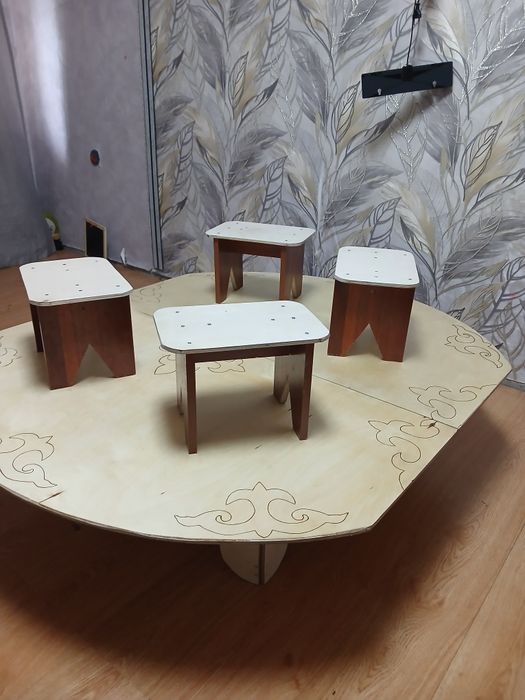 Стол со стульчиками