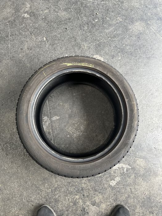 225/45/17 Vredestein M+S