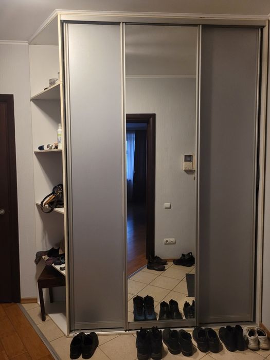 Шкаф в прихожую продам