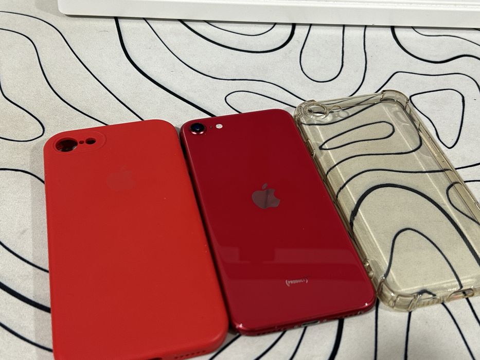 Продам iPhone SE 2020