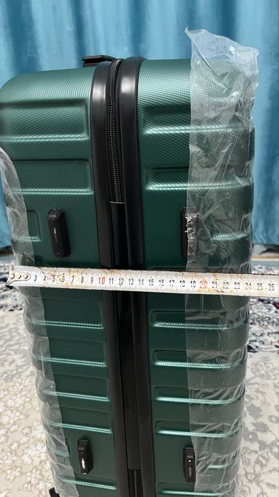 Продам чемодан.