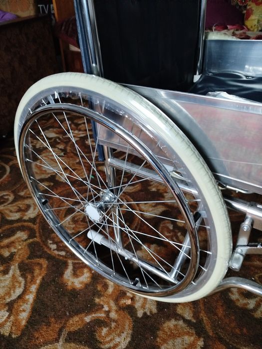 Инвалидное кресло-коляска.