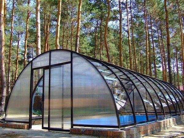 Купол для бассейна. Теплица для бассейна. Установка