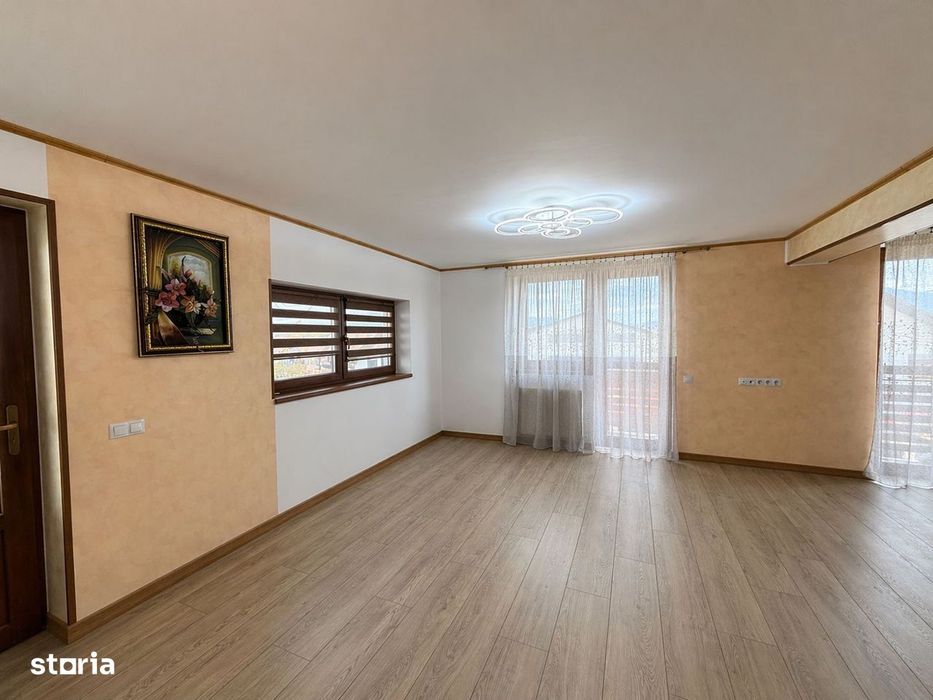 Casă 5 camere recent renovată, 220 mp utili, curte 426 mp