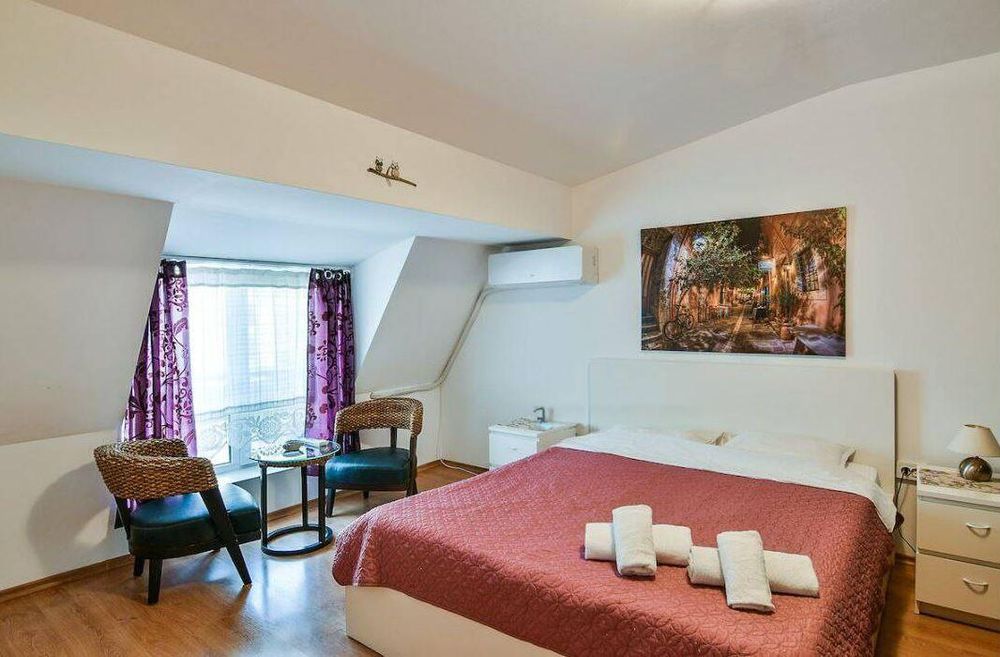 Дава се под наем Тристаен апартамент в Варна, Бриз - 68 кв.м за 600 € - Снимка #2