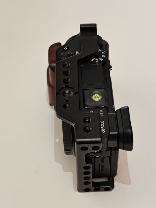 Camera Sony a6400 + obiectiv Sony 16-50 OSS + cage