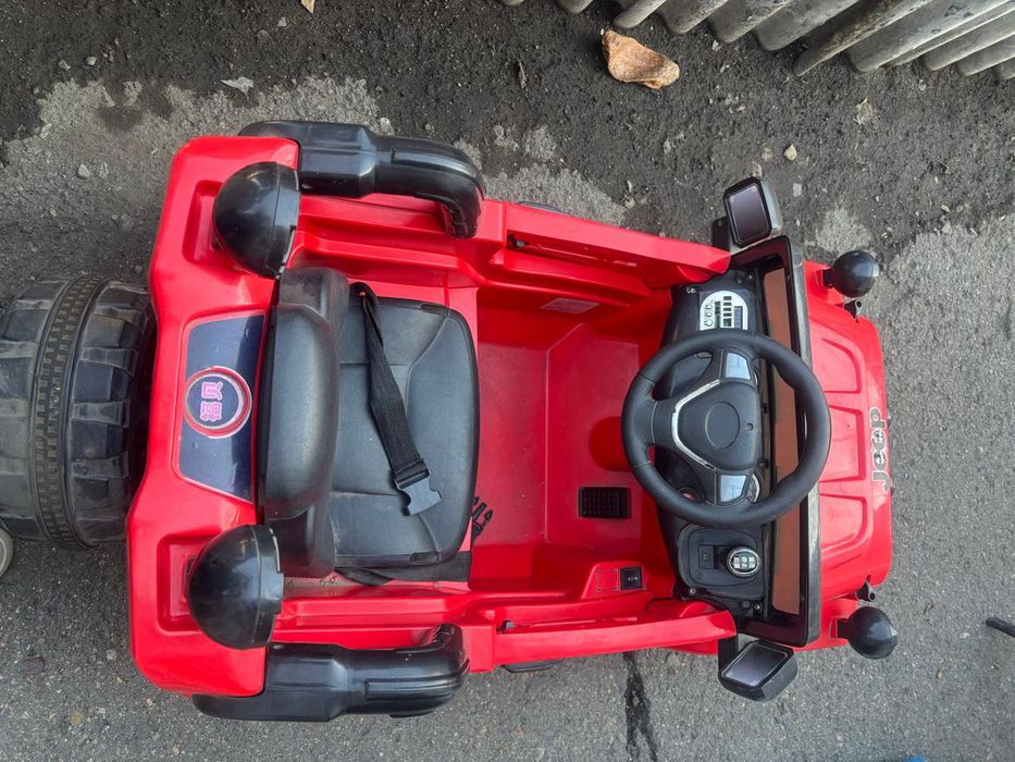 Продам детскую машинку