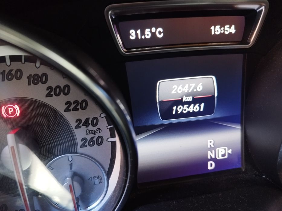 Vând Mercedes GLA220