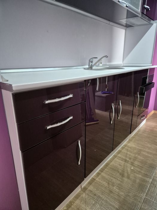 Врати от кухня и от два гардероба.