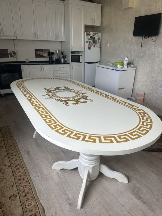 Продам стол в хорошом состояний