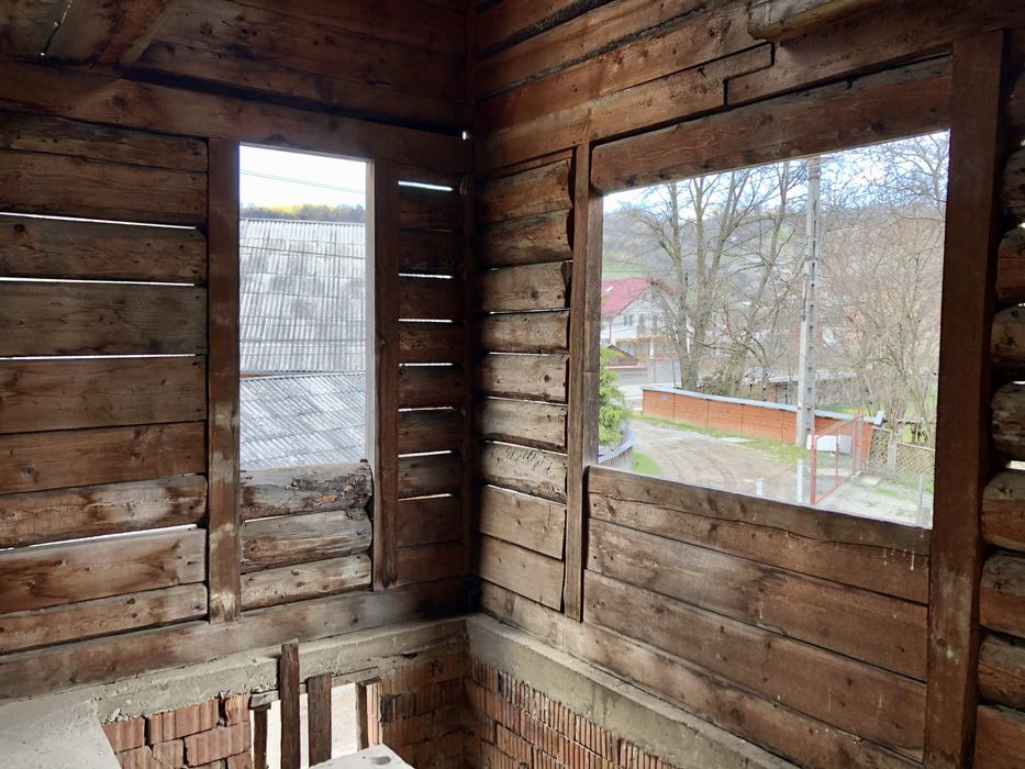 Casa la rosu P+1+M, 128mp, central, racordata la apa si canalizare