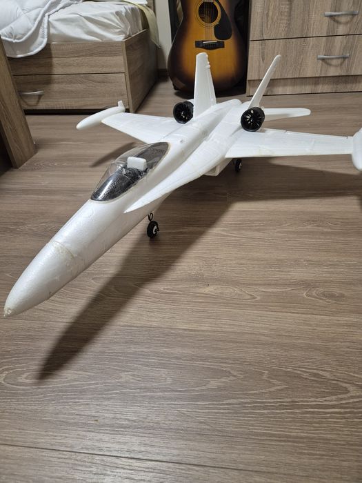 Продавам RC самолети