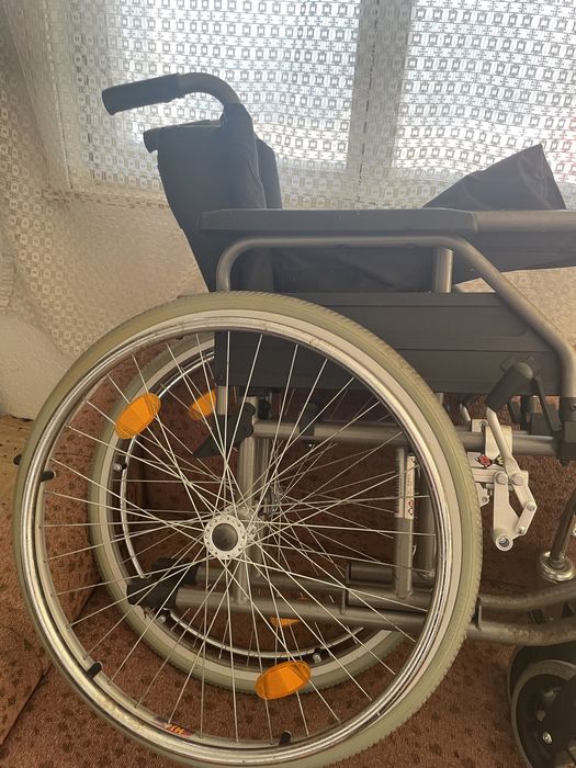 Инвалидна количка BB до 125 кг. И тоалетна за трудноподвижни.