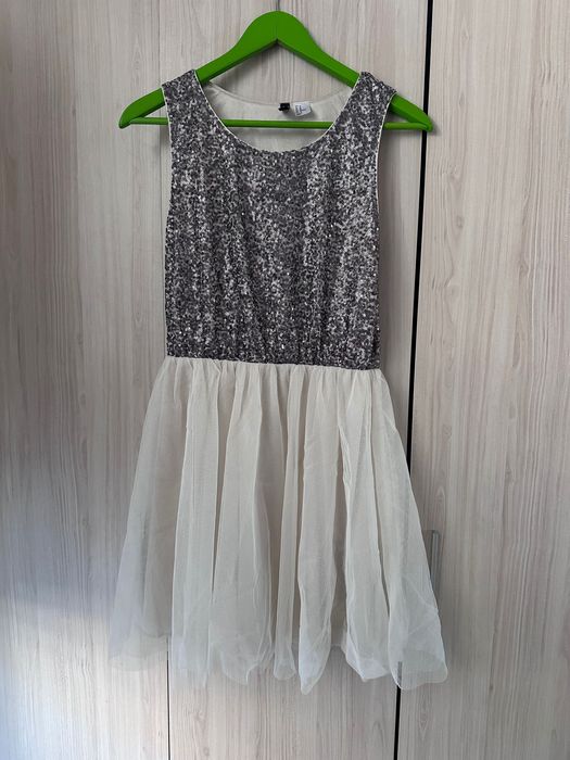 Рокля с тюл и паети - M