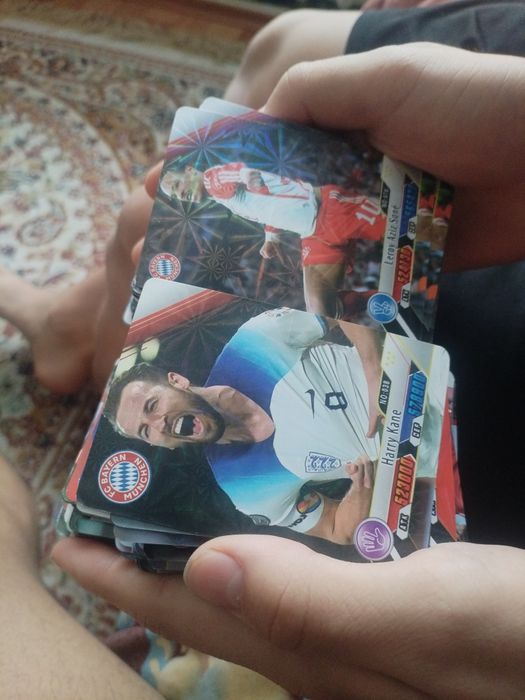 Продаются футбольные карточки