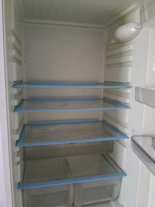 Холодильник Indesit б/у, полностью рабочий