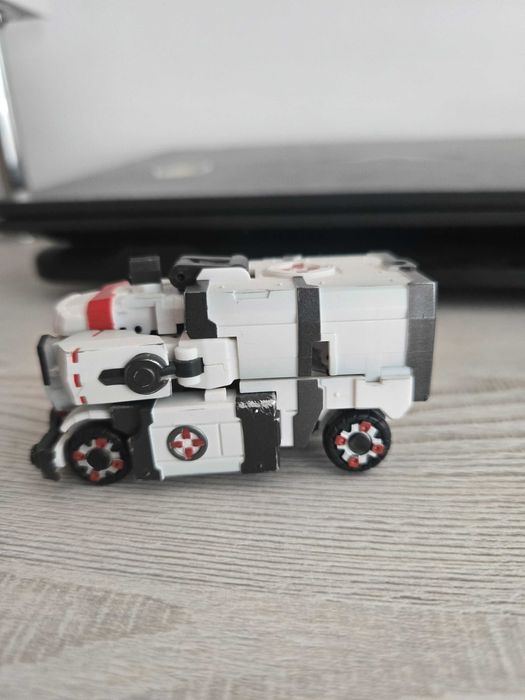 Figurina Transformers Samurai Ratchet