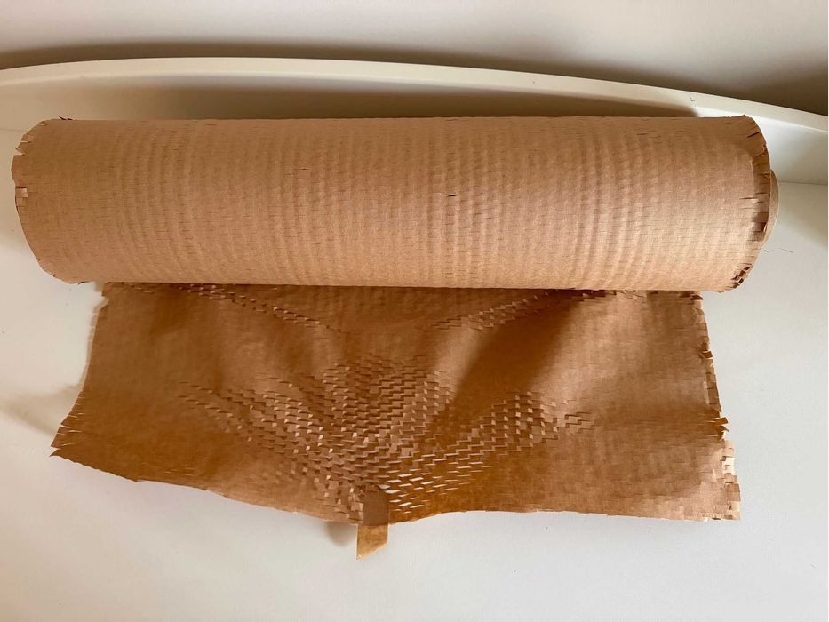 2 бр. разтегателна хартия „Пчелна пита“ – 80 м / 50 см