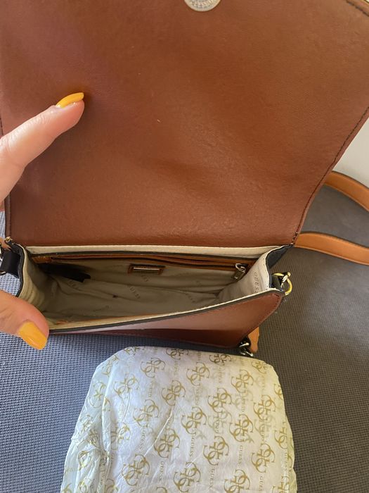 Кожена чанта Guess