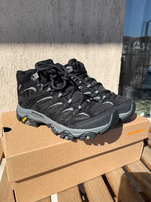 Bocanci pentru drumetie Merrell Moab 3 Mid GTX, culoare negru/gri, NOI in cutia originala
