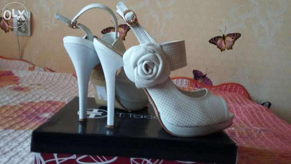 Босоножки женские