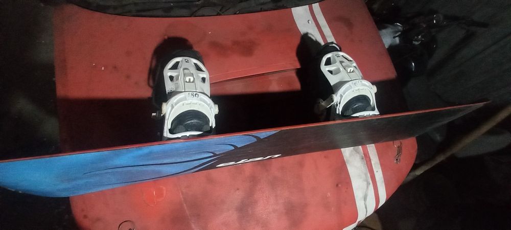 Сноуборд продам срочно