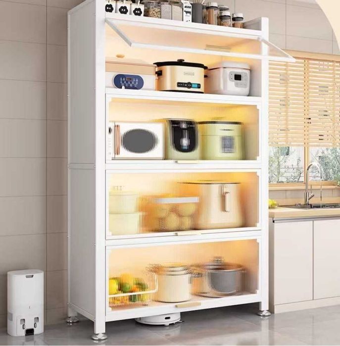 Mehmonxona uchun metall shkaf va stellajlar