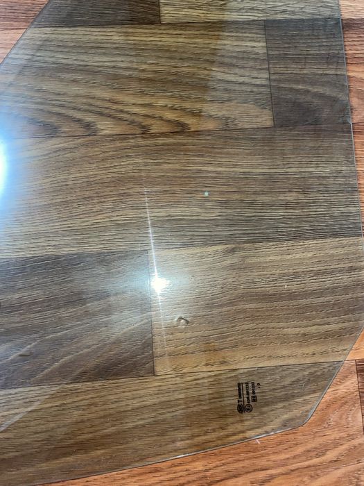 Продам передние два стекла приора оригинал