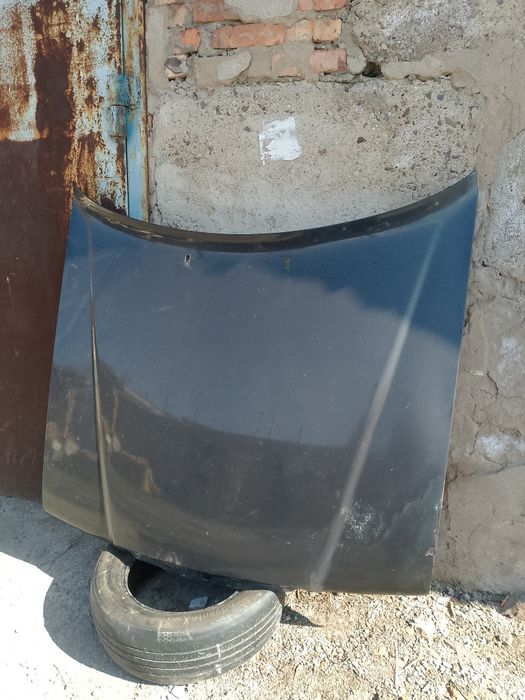 Капот на Мерседес w124 доресталийнг