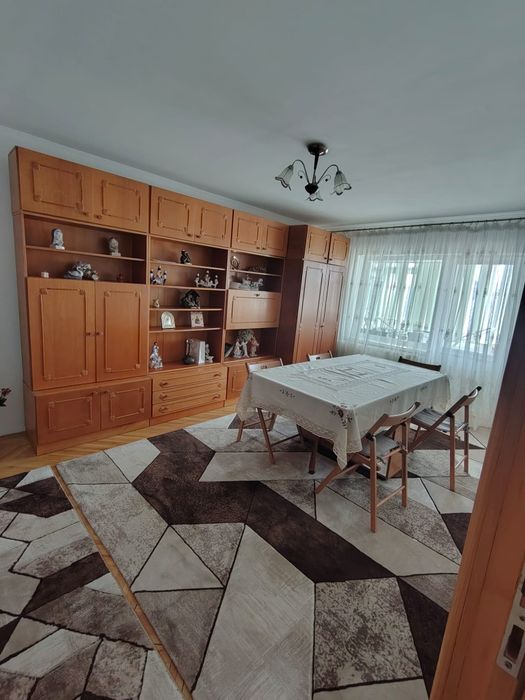 Vand apartament 3 camere decomandat etaj 2