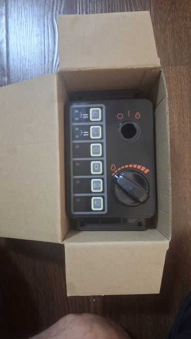 Панель управления на экскаватор Hyundai. Switch panel.