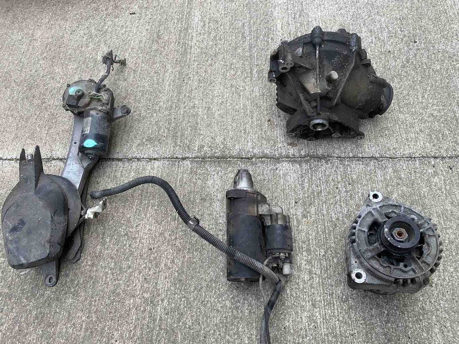 Мерцедес Е класа 2.8 бензин 4X4 Преден деферинциял ,стсртер,динамо,