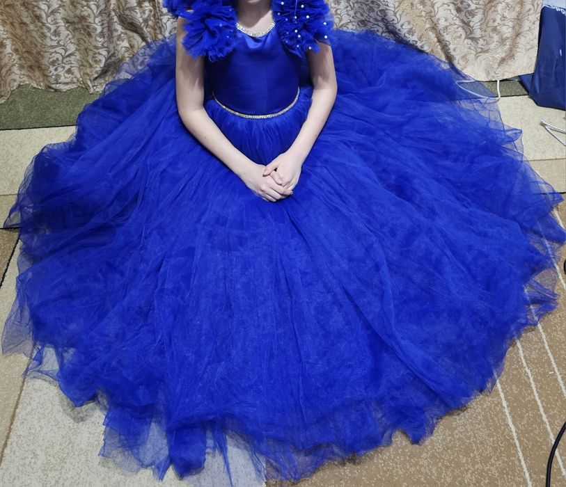 Продам платье праздничное