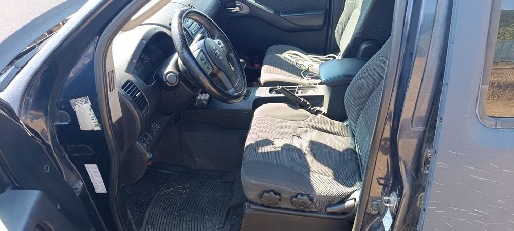 Vând Nissan Navara D40