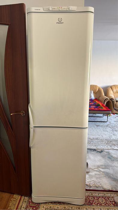 Продам холодильник