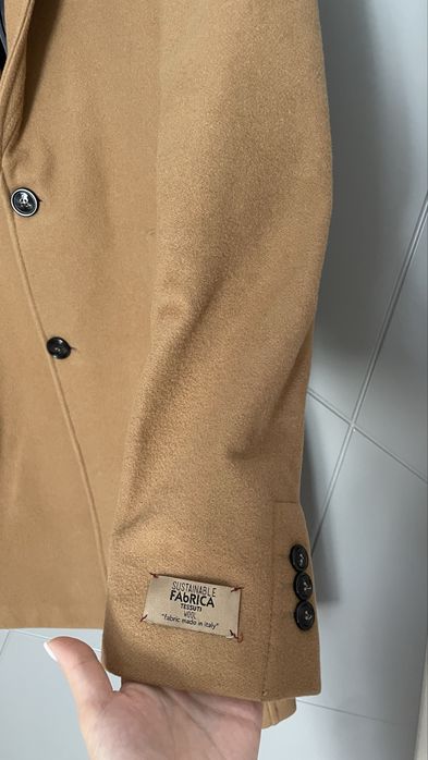 Palton Zara Man cu continut 77% lana
