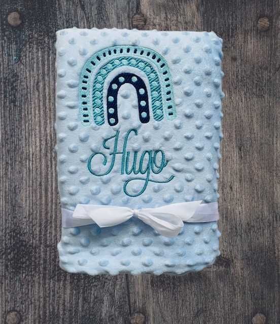 Patura brodata personalizata pentru copii cu curcubeu