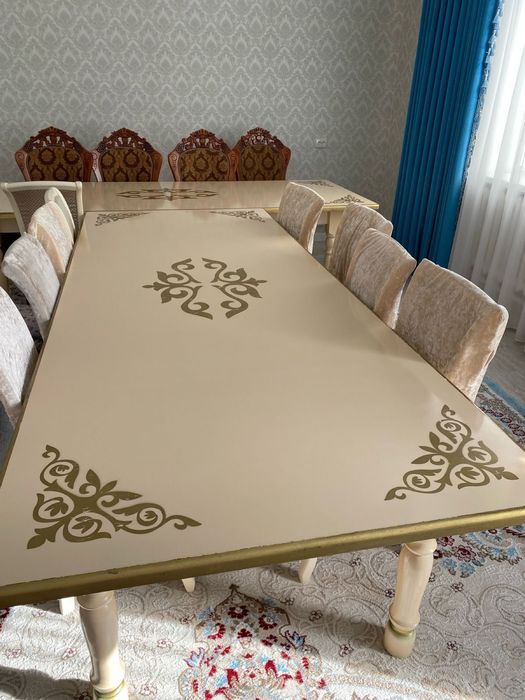 стол, стульчик .