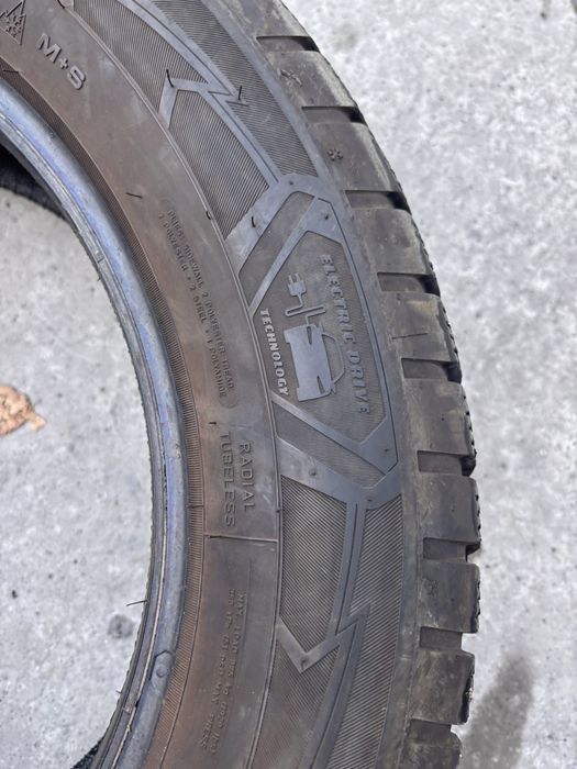 235/60/18 Goodyear 2 бр