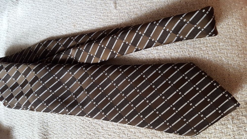 Cravata barbateasca noua maron