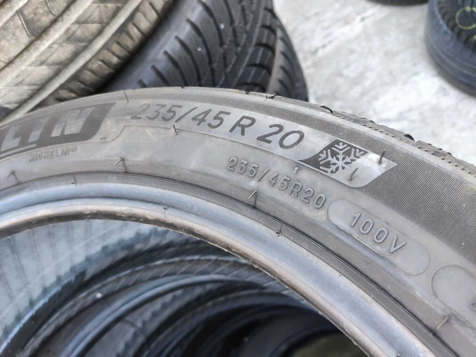 4бр Зимни гуми 235 45 20 - Michelin