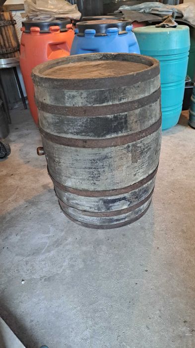 Vind butoaie de stejar,300 si 700 litri pentru depozitat alcol