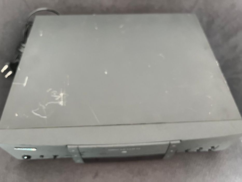 CD-player Grundig (intrare gama FineArts), functional, pentru piese.