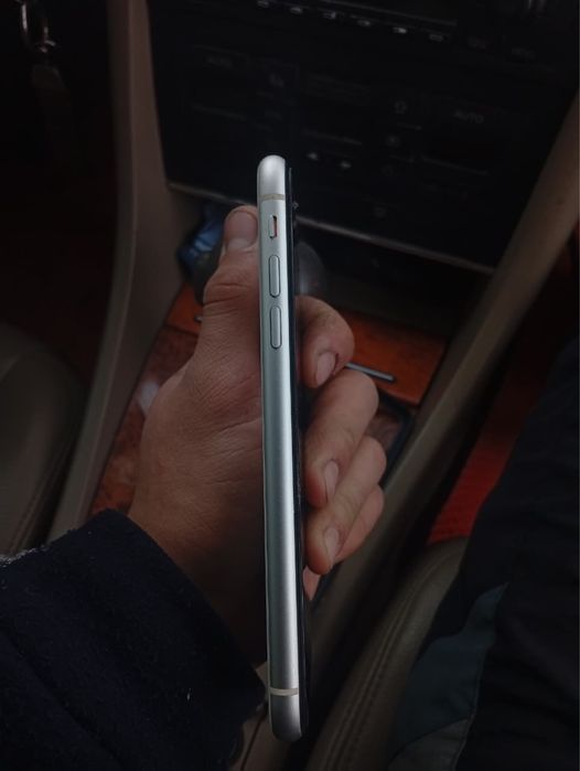 Продам айфон 11 128