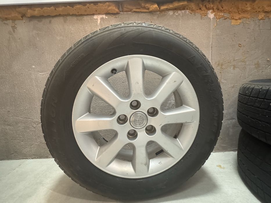 Тайота  диски с резиной