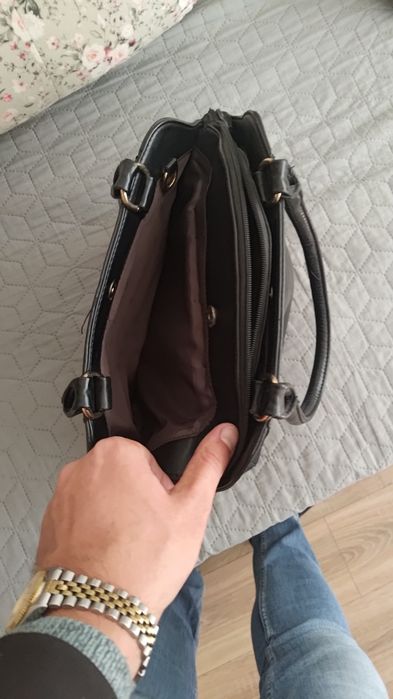 Vând geanta din piele