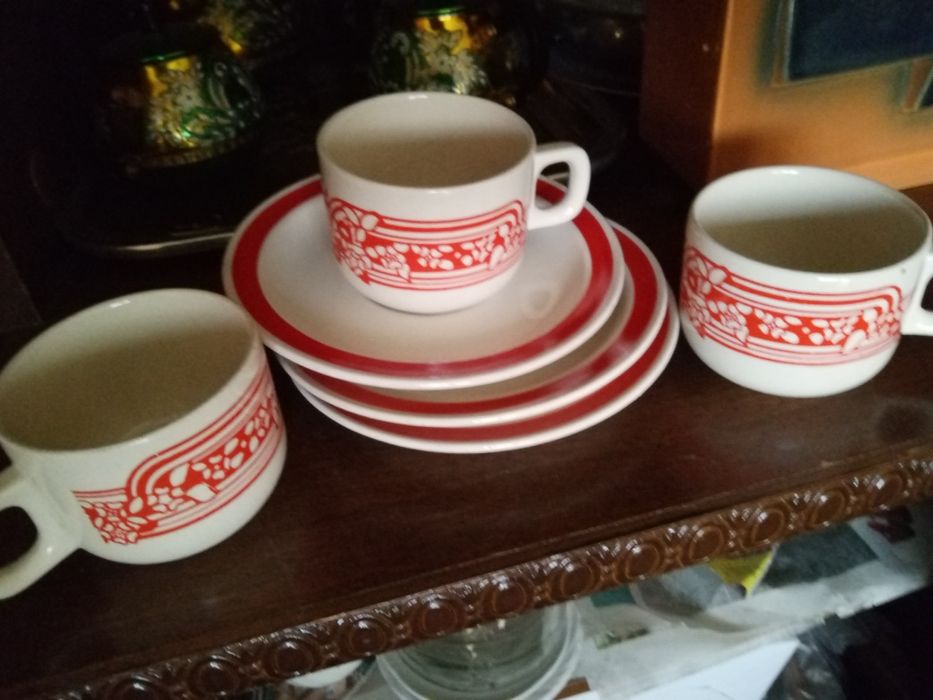 Продавам комплект чаена чаша с чинийка,само чинийки,кафяна чашка с чин